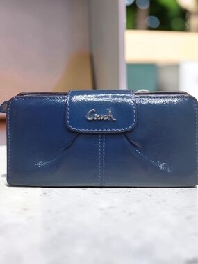 Coach Ashley midnight blue patent leather wallet Preloved